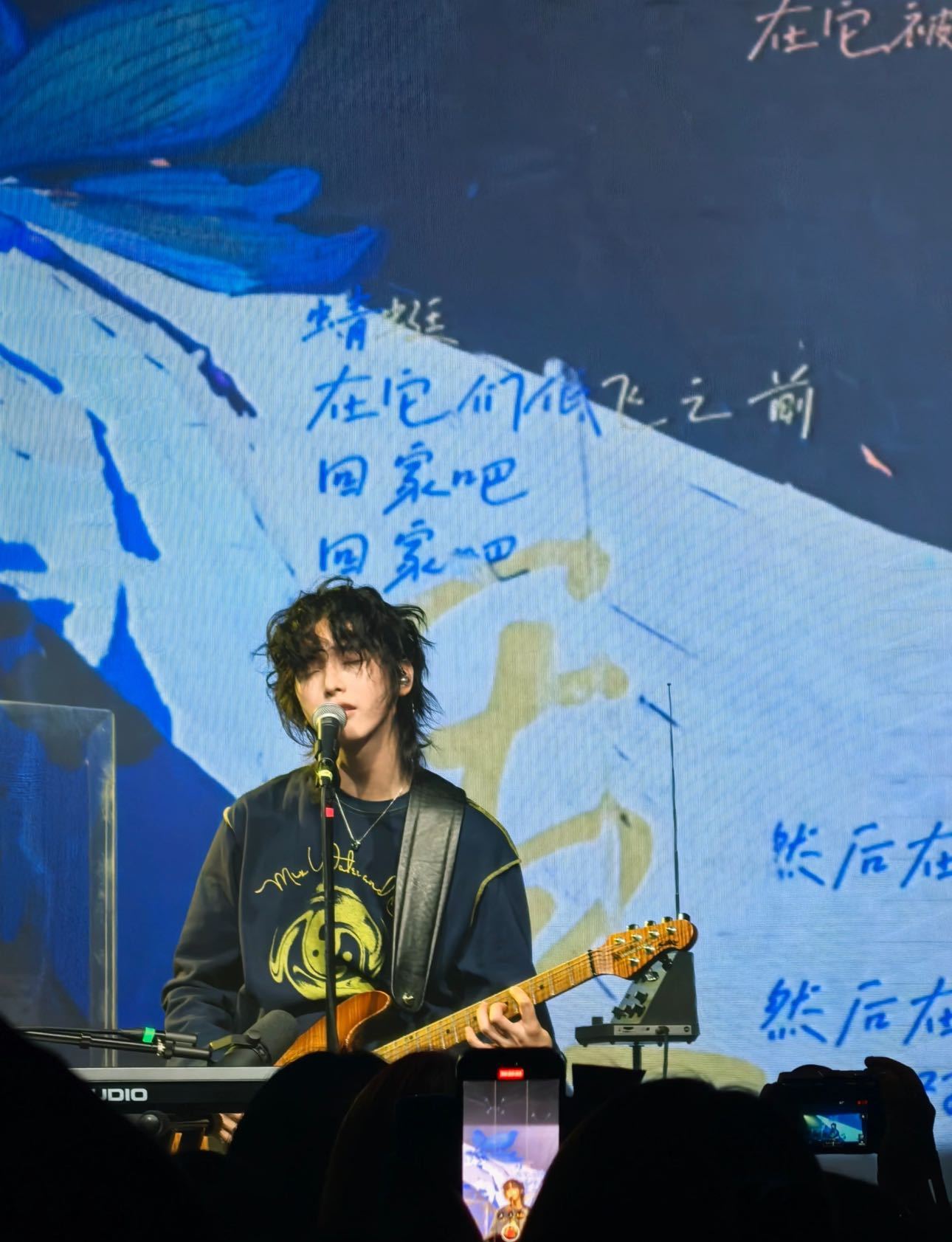 纣王看妲己就我看杨润泽这样谁看了杨润泽的《感官先生》舞台不沦陷！又帅又蛊，魅力直