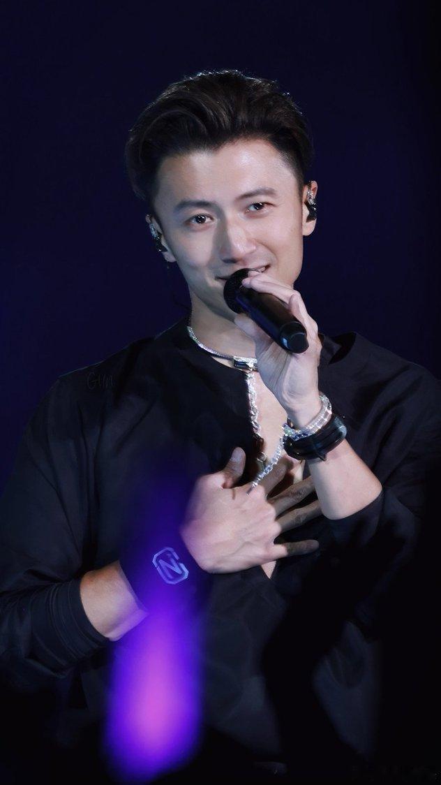 谢霆锋不断跨行是因为焦虑谢霆锋自曝很内耗害怕失败 即使内心焦虑、会否定自己，那也