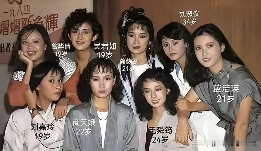 这张80年代的珍贵合影里是美女如云，看着真养眼。我认为长相最漂亮最有气质的一位是