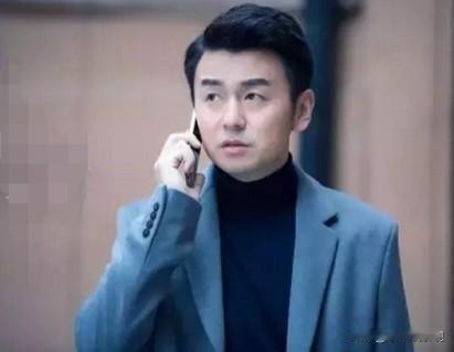 这也说明，真正的聪明人，是敢于直面欲望，然后凭本事把它变成垫脚石。那股子坦荡劲儿