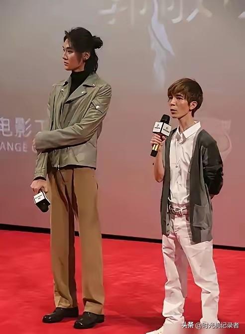 郭敬明也是浓缩的才是精华，个子不高，可是八零九零的校园小说领路人，更是把杨幂，郭