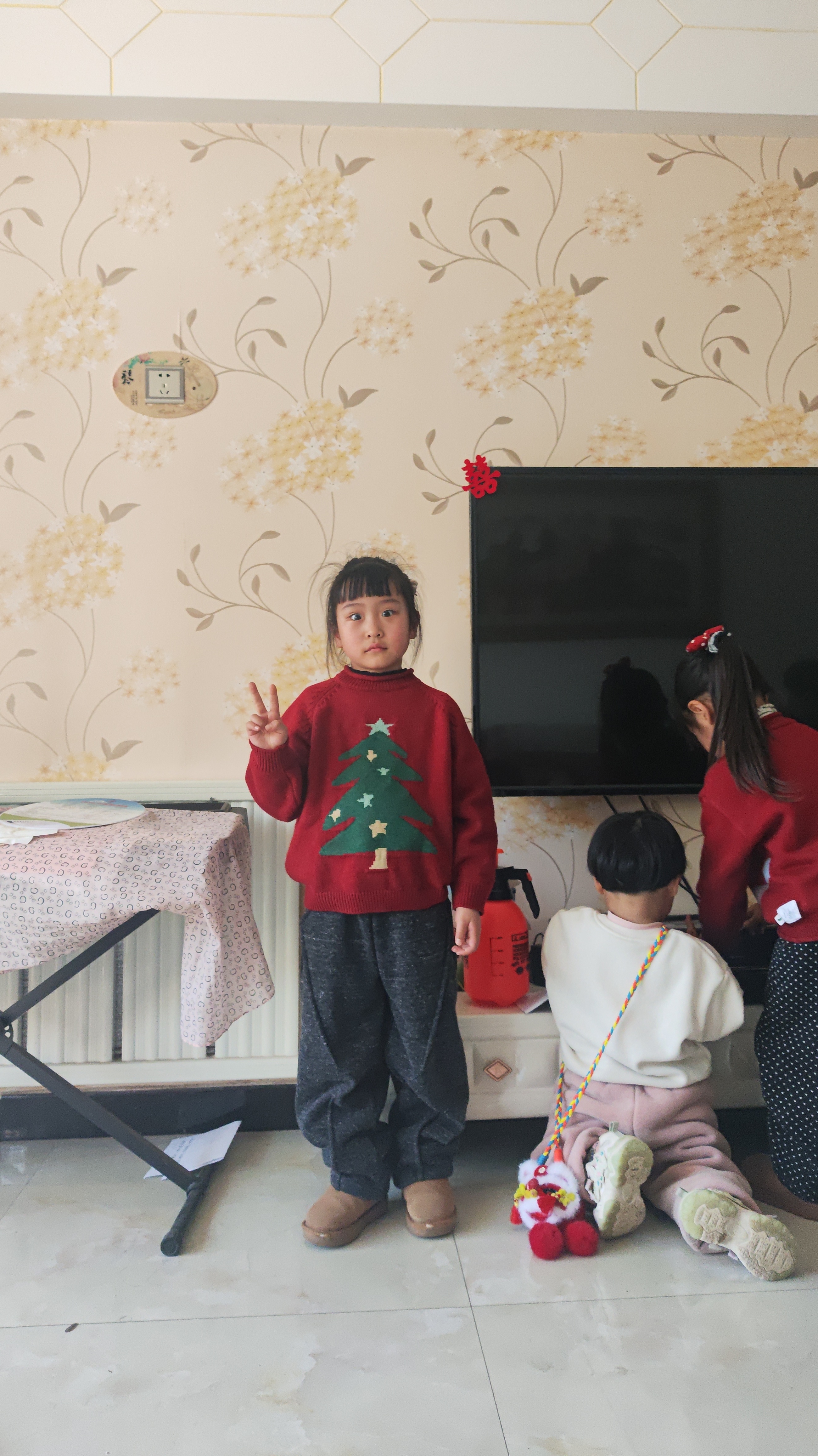 回去过年 正月初一，宿醉未醒，一早爬起来，去镇上，大爹一家喊吃初一的饺子，正月初