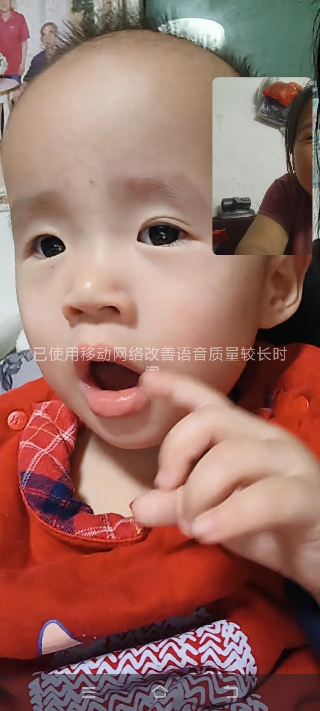 昨天儿媳妇给我打视频，告诉我孙女这两天会吐噜爸爸，妈妈了，虽然喊的不太清楚，但我