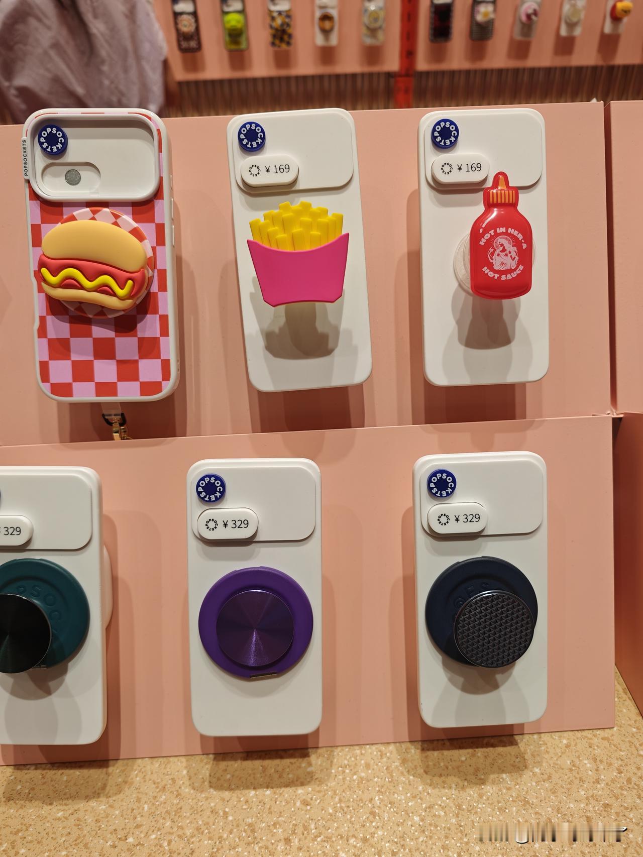 逛国金发现一家门店，iPhone的磁吸支架329一个…所以苹果涨价算什么？一个只