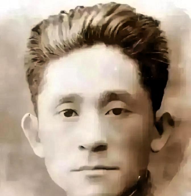 1923年，车耀先被敌人打碎颅骨，战友以为他死了，便脱掉他的衣服，丢进弹坑，就地