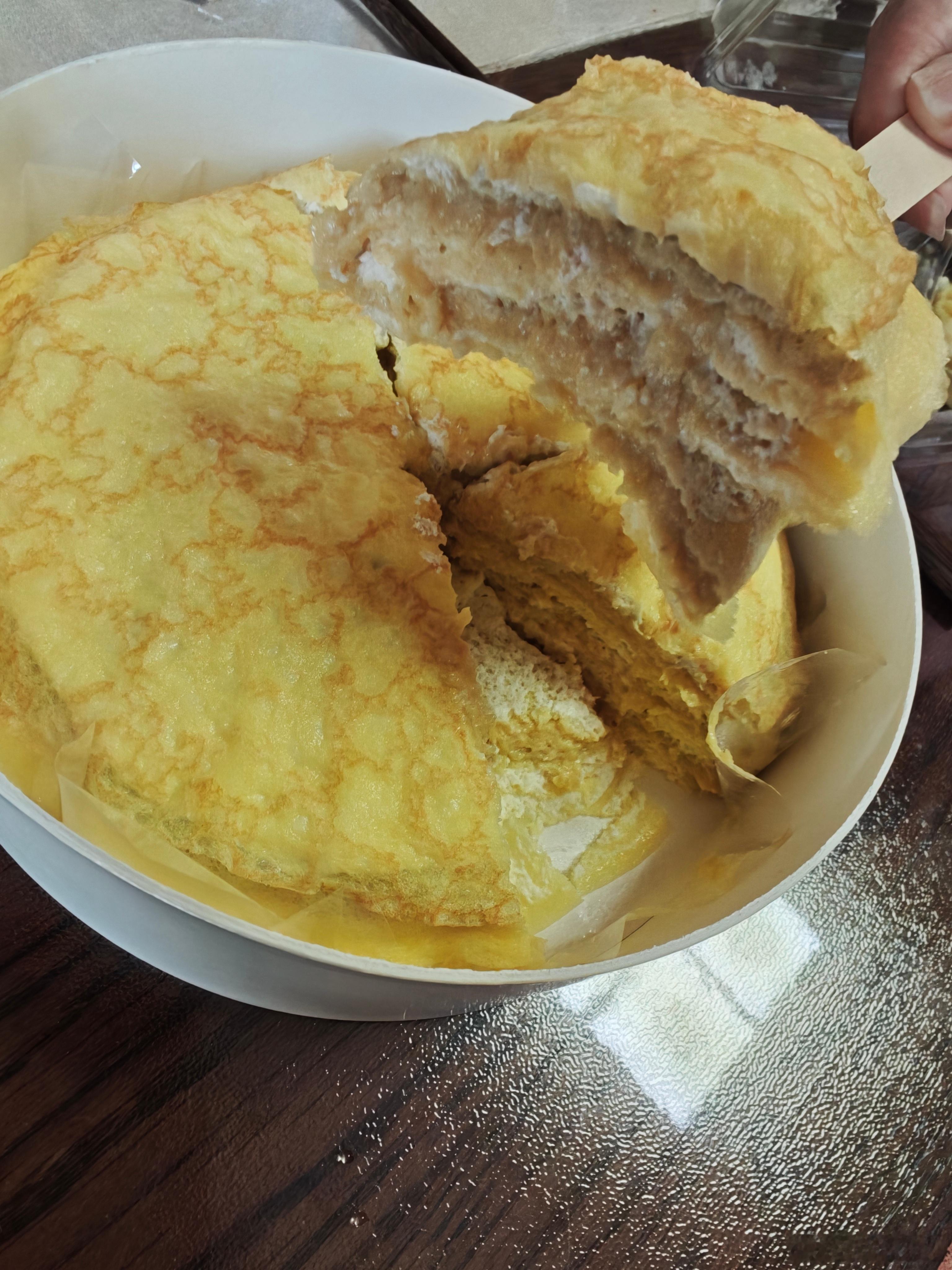 今天中午跟榴莲干上了！榴莲千层，榴莲冰饼，好吃。 