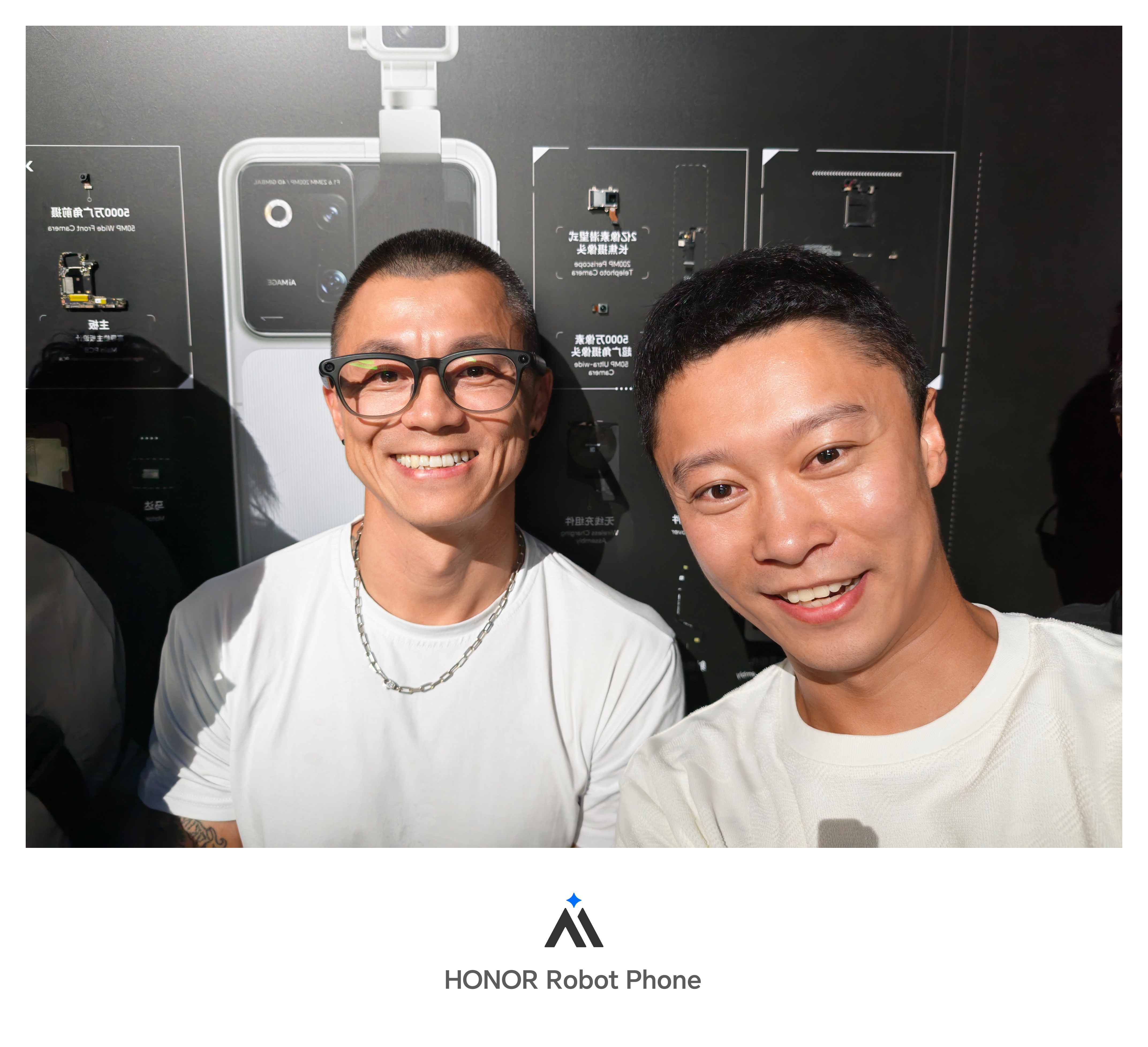 在荣耀发布会现场竟然见到了陈震老师！而且我们竟然还用荣耀Robot Phone拍