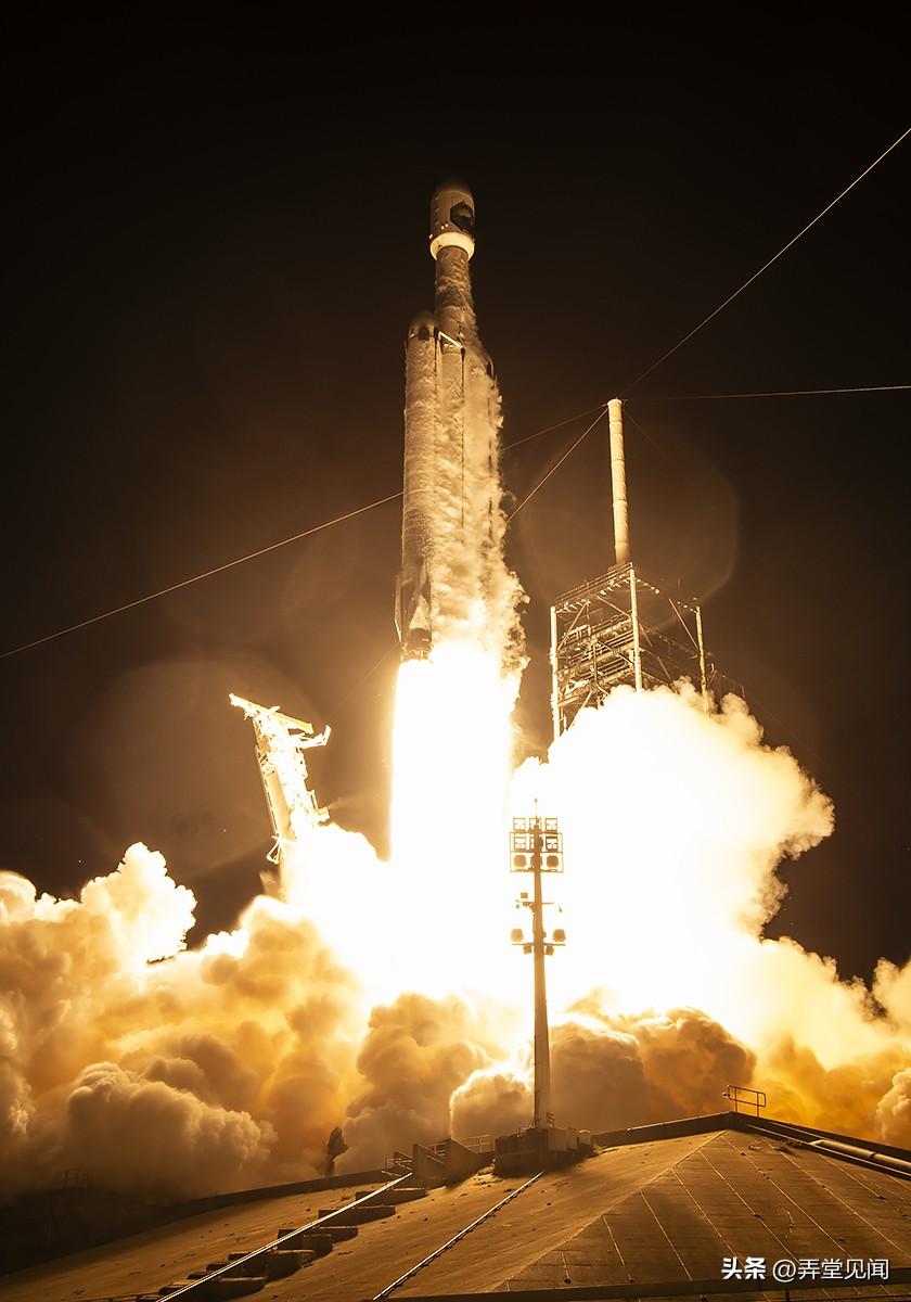 Space X：

团队在不到13小时内完成了三次“猎鹰”火箭发射、四次一级助推