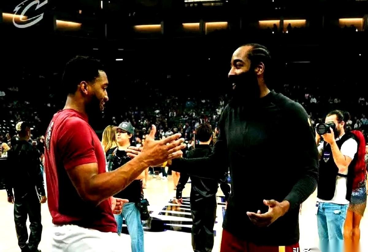 我跟你说个事儿，你品品。
一个人，场均36分啊，什么概念？就是神仙打架的数据。