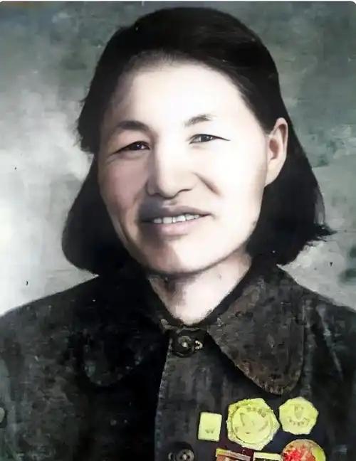 1951年，冷月英称：“1943年，我因欠了地主刘文彩五斗租谷，刚生孩子三天，就