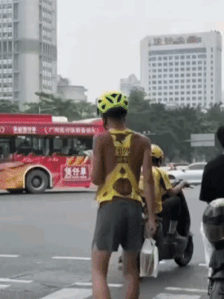 小哥真狠，完全纯利润[大笑][大笑][大笑]