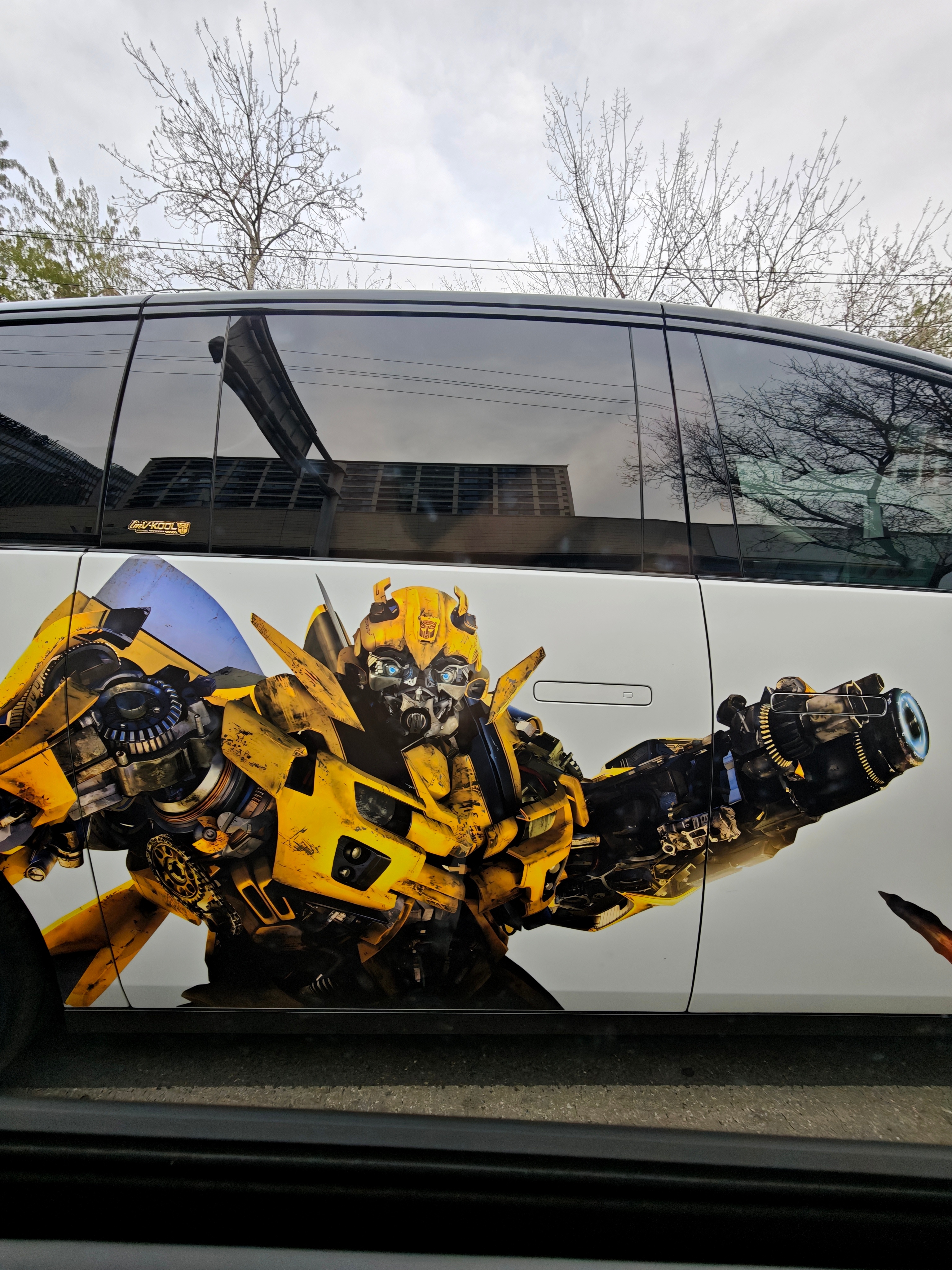 MEGA应该是车身涂装占比最高的一款车了吧？这个超大面积的平整空白，太适合DIY