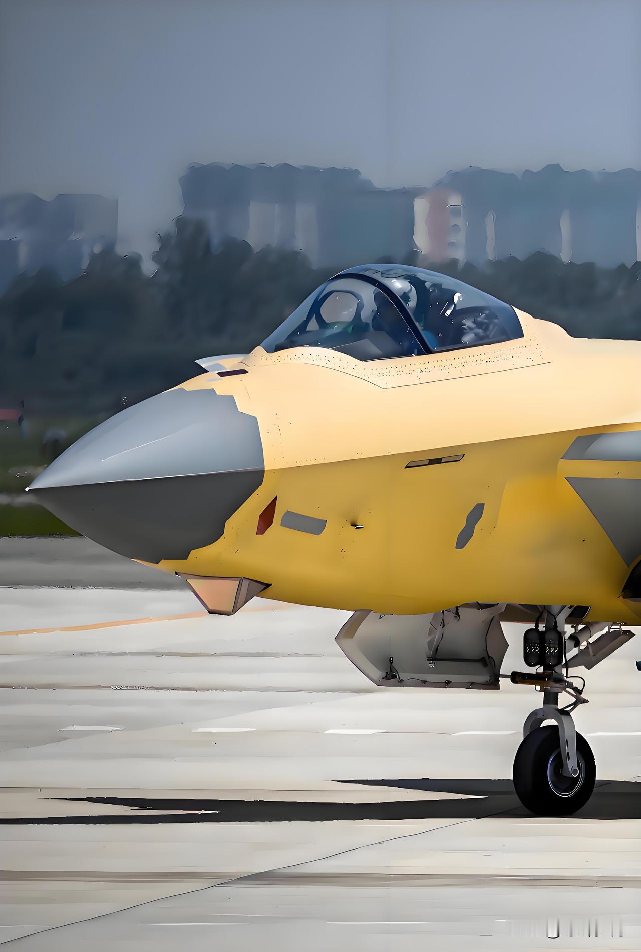 成飞最新“黄皮”歼–20A，四大亮点，让人振奋!
1，成飞“黄皮”歼–20A，采