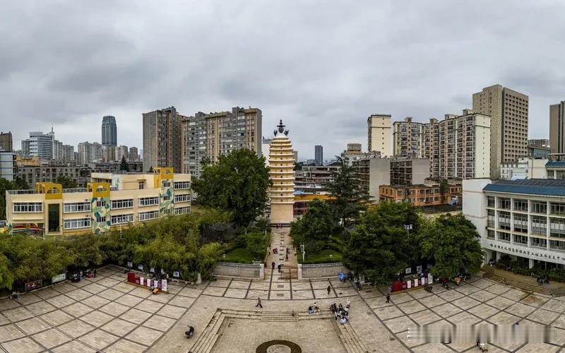 云南民大附中、云师大附中呈贡学校2026年高中招生计划公布，这可让众多考生和家长