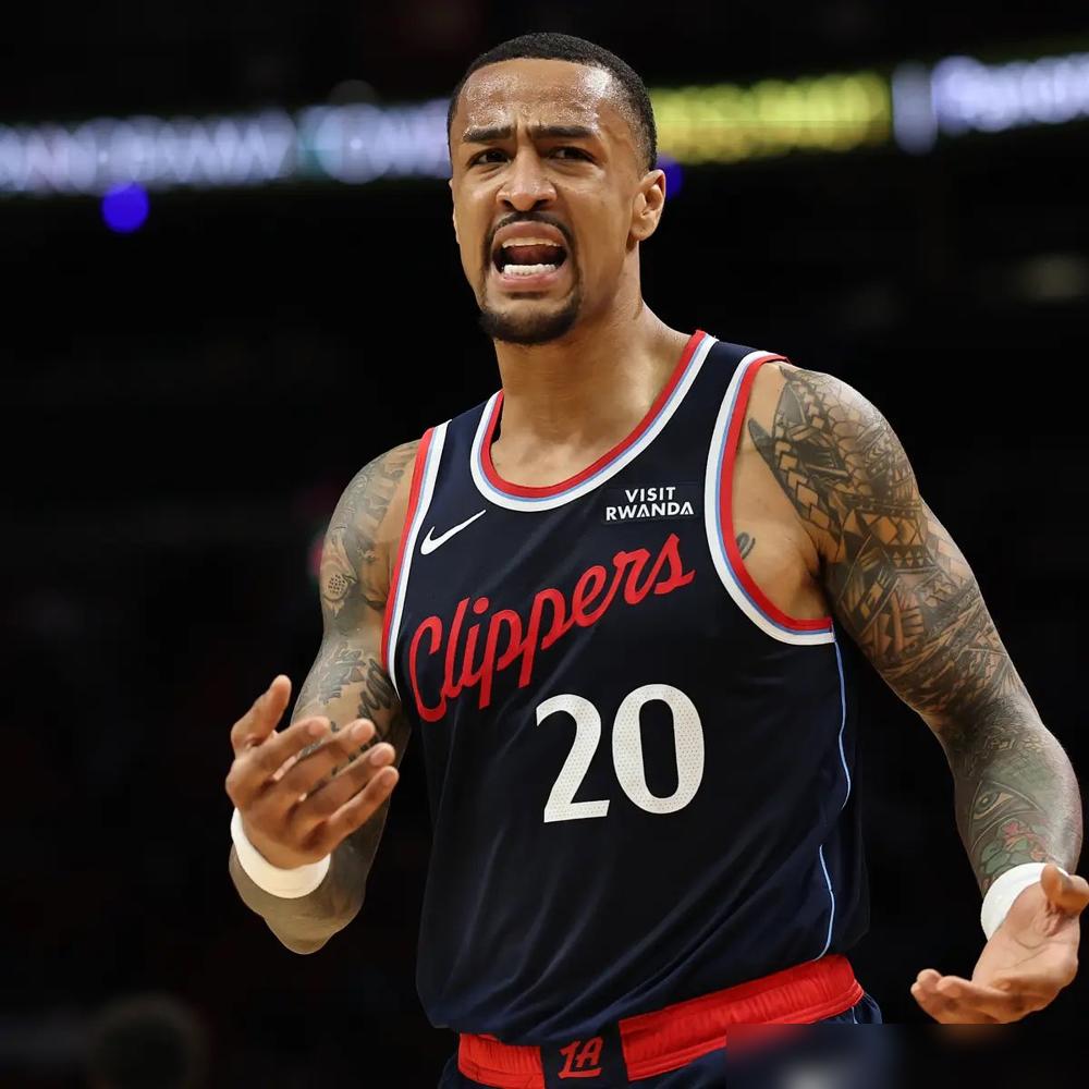一个NBA球员签了份合同。
3年5100万美元。
这个数字，像一枚深水炸弹。
