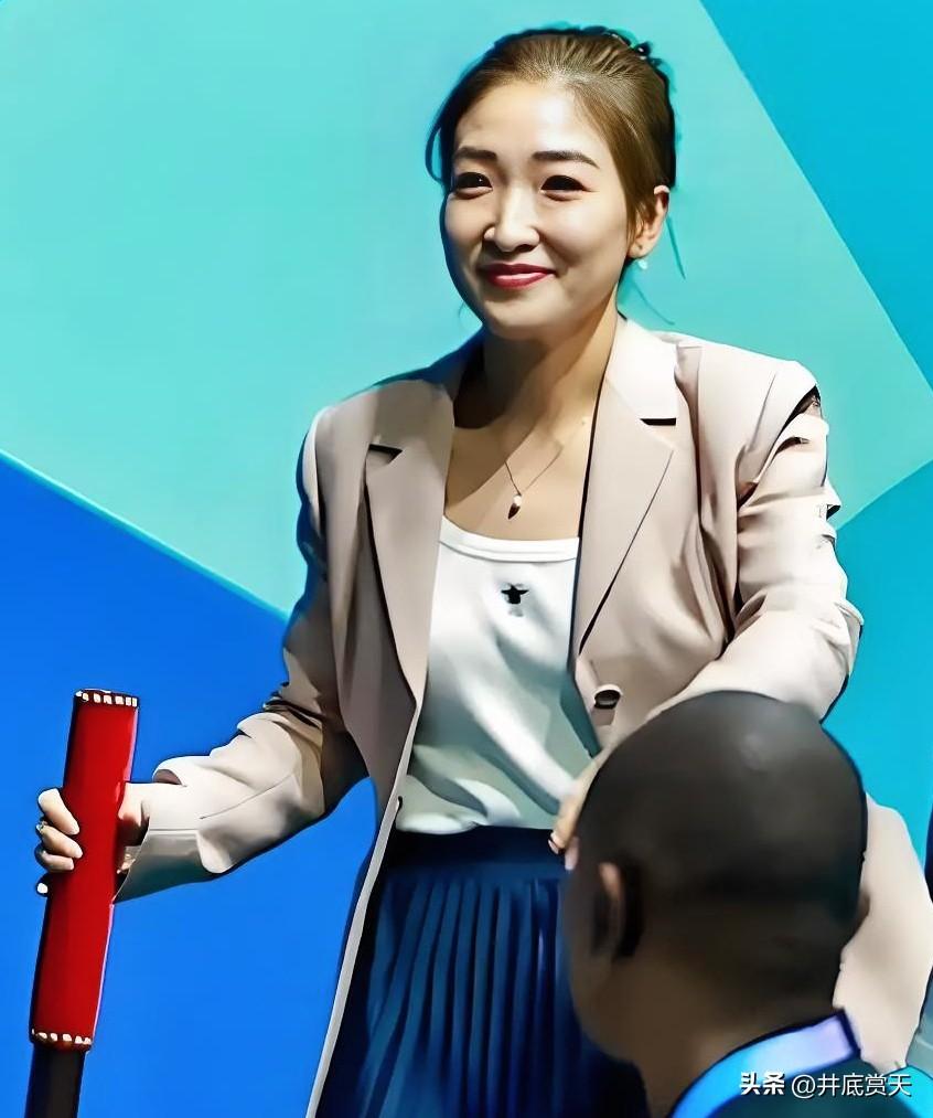 刘诗雯上任广州乒协一月有余，都在忙啥？
 
刘诗雯当选广州乒协会长已一个多月，低