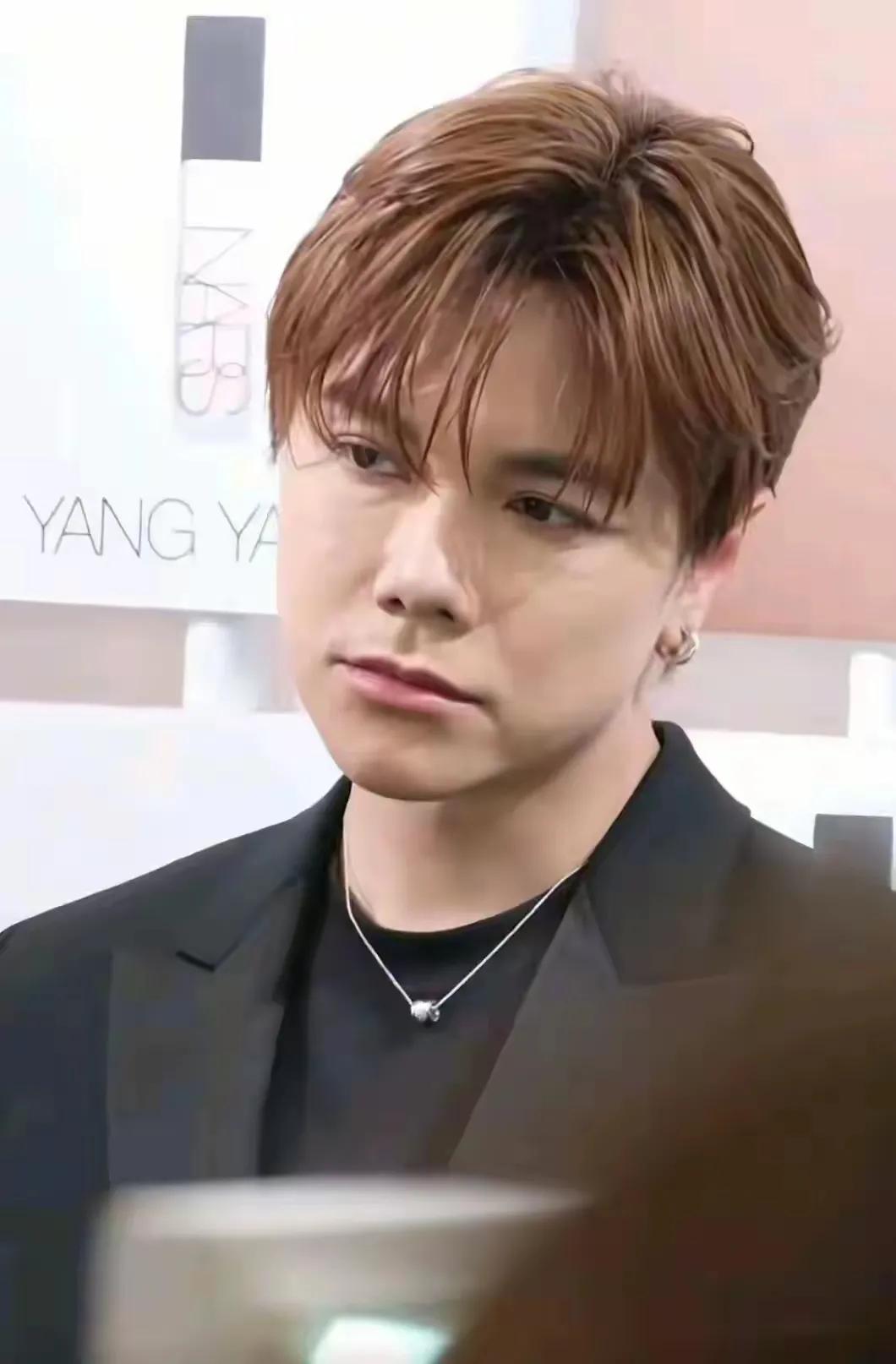 张敬轩被抵制升级，霍汶希惹火上身评论区沦陷，容祖儿也受殃及，评论区被关闭！

张