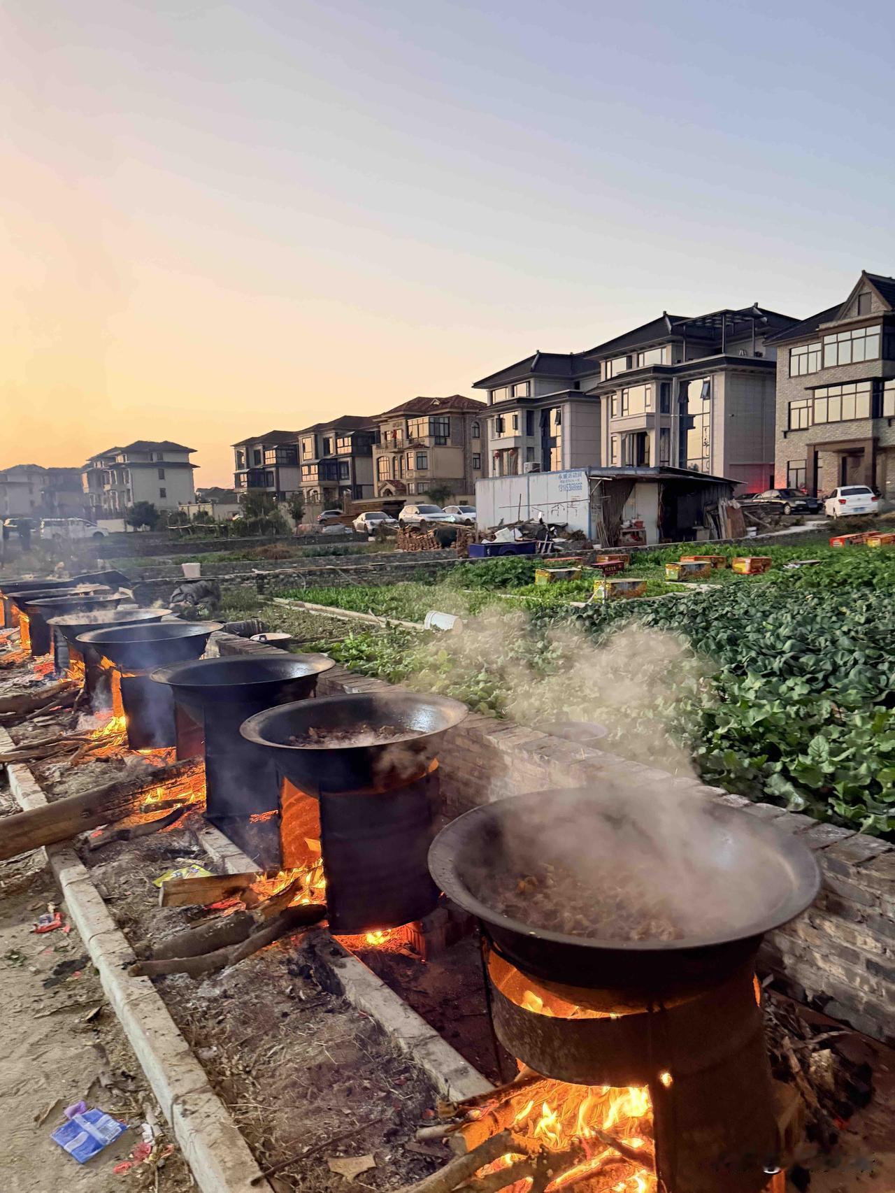 嘉兴海盐的乡下酒席也太绝了吧！

第一次来参加，
还是老公球友女儿的喜宴，
关系