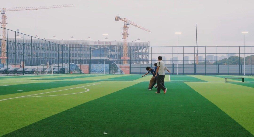 范志毅夸大连是足球城市 大连足球底蕴深厚全民热爱，不愧是当之无愧的老牌足球名城 