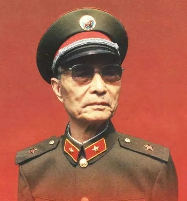 1985年，中央军委提出了“军队要忍耐”的重大决策。财政只管拨六成军费，其余四成