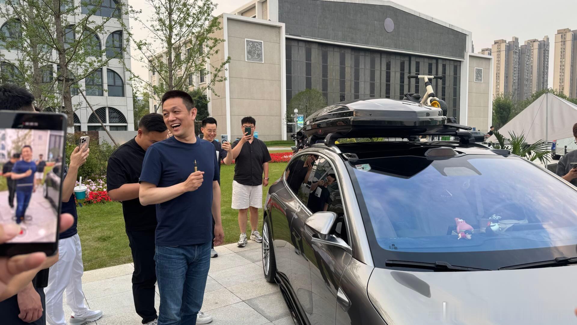 今晚新款蔚来ET5和ET5T就要发布了，全国各地的改装车都来到了现场给新款打ca