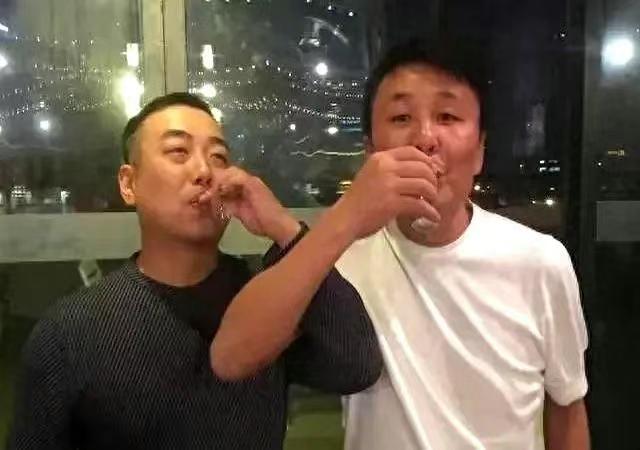 张继科到底得罪谁了？他曾拒绝给郭斌的烂尾楼站台，图二是郭斌给张继科发的短信，郭亲
