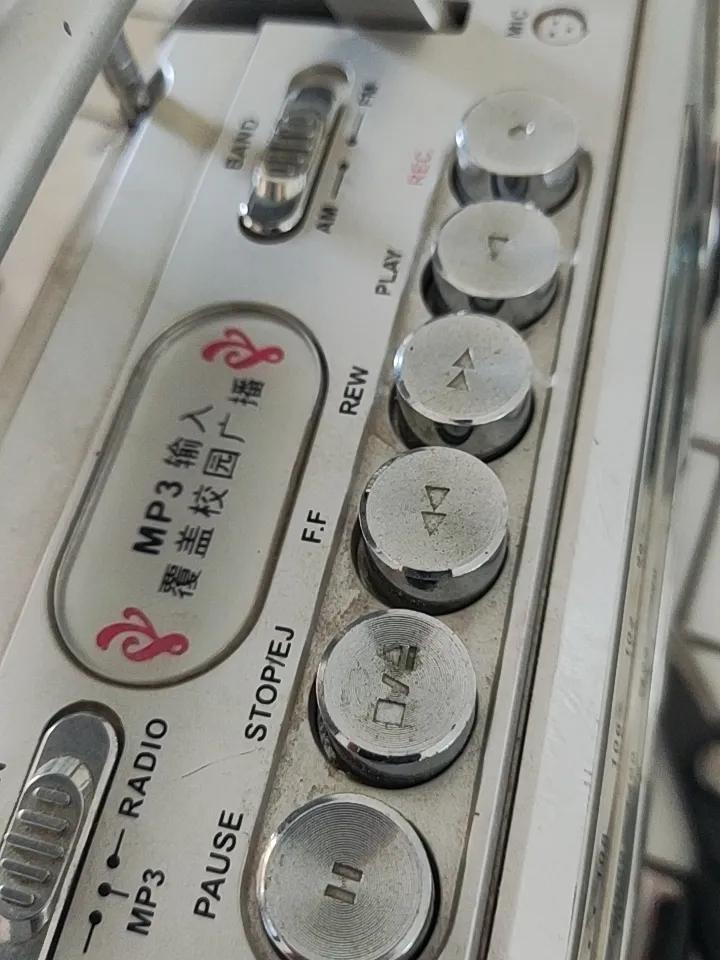你有多久没听广播了？
作为一个90后，上高中时经常听力闻老师的《长安夜话》，再到
