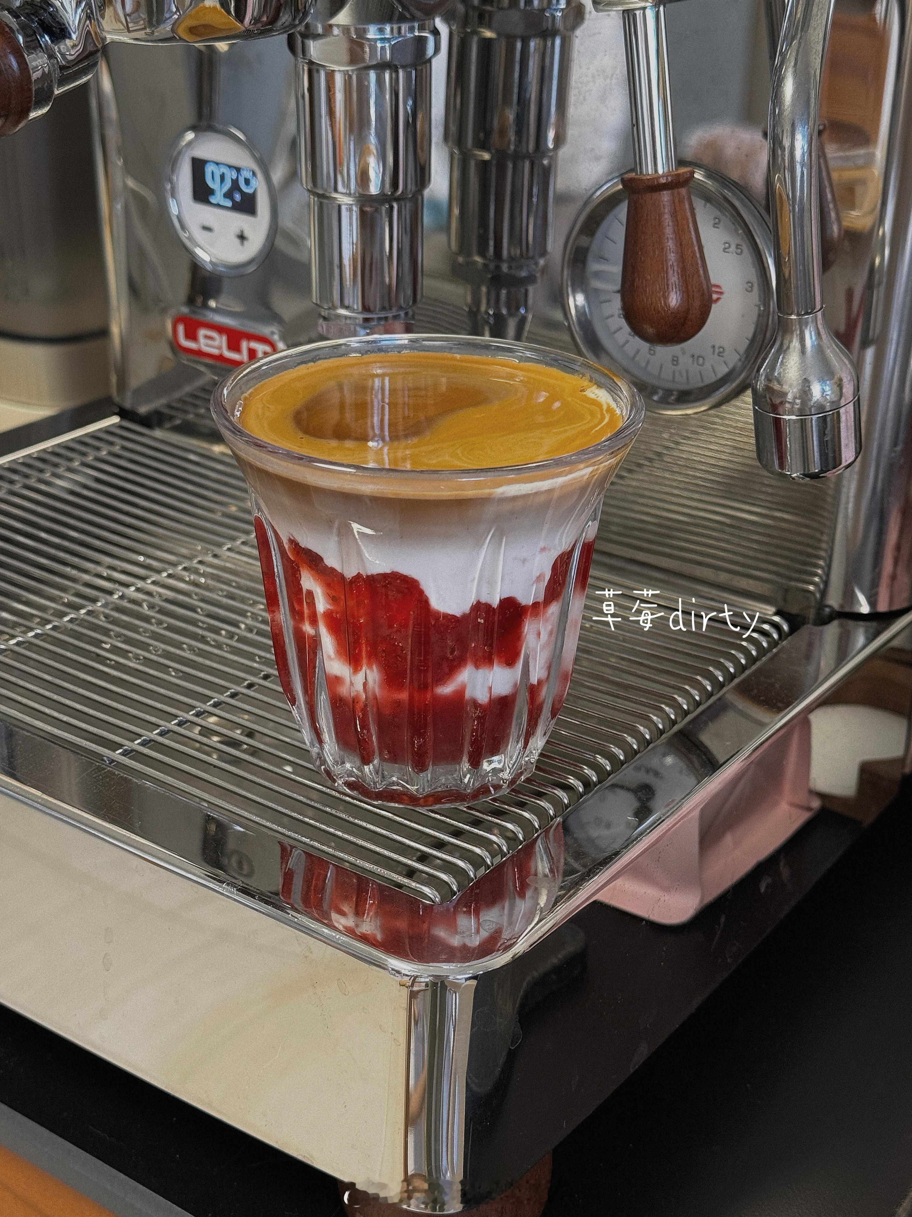 🍓🎂豆米：“妈妈做的生日蛋糕太好吃啦！”是2岁的崽4岁的猫哥啦自制宝宝生日蛋