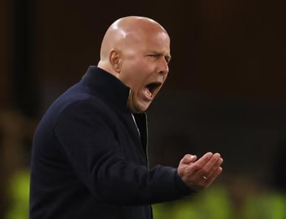 利物浦1:2被布莱顿爆冷，加之萨拉赫官宣离队，主教练斯洛特下课的声音再次甚嚣尘上