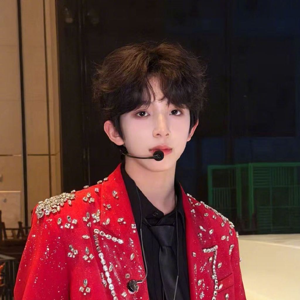 新浪娱乐陈浚铭头像新浪娱乐官博换了陈浚铭的头像✌🏻愚人节活动【阿乐的假面舞会邀