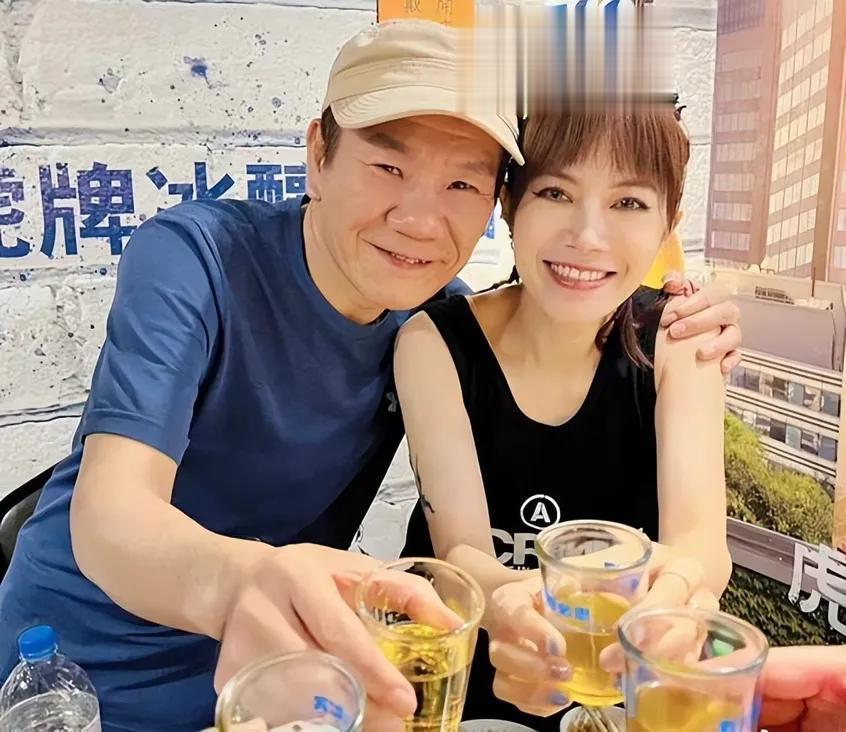 一次，赵传跑到会计师问主管：“今天我的专辑买了多少？”听了主管的答复后，赵传哭着