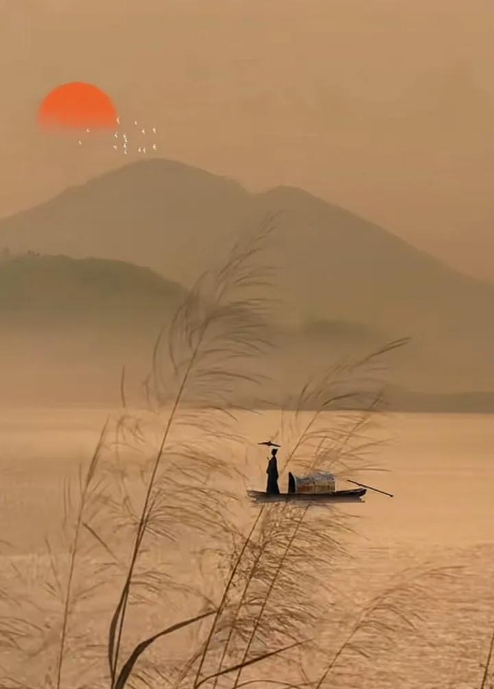 黄昏，残阳把江面染红了，芦苇在风里晃。

江上有个穿蓑衣的人，背对着岸，像块石头