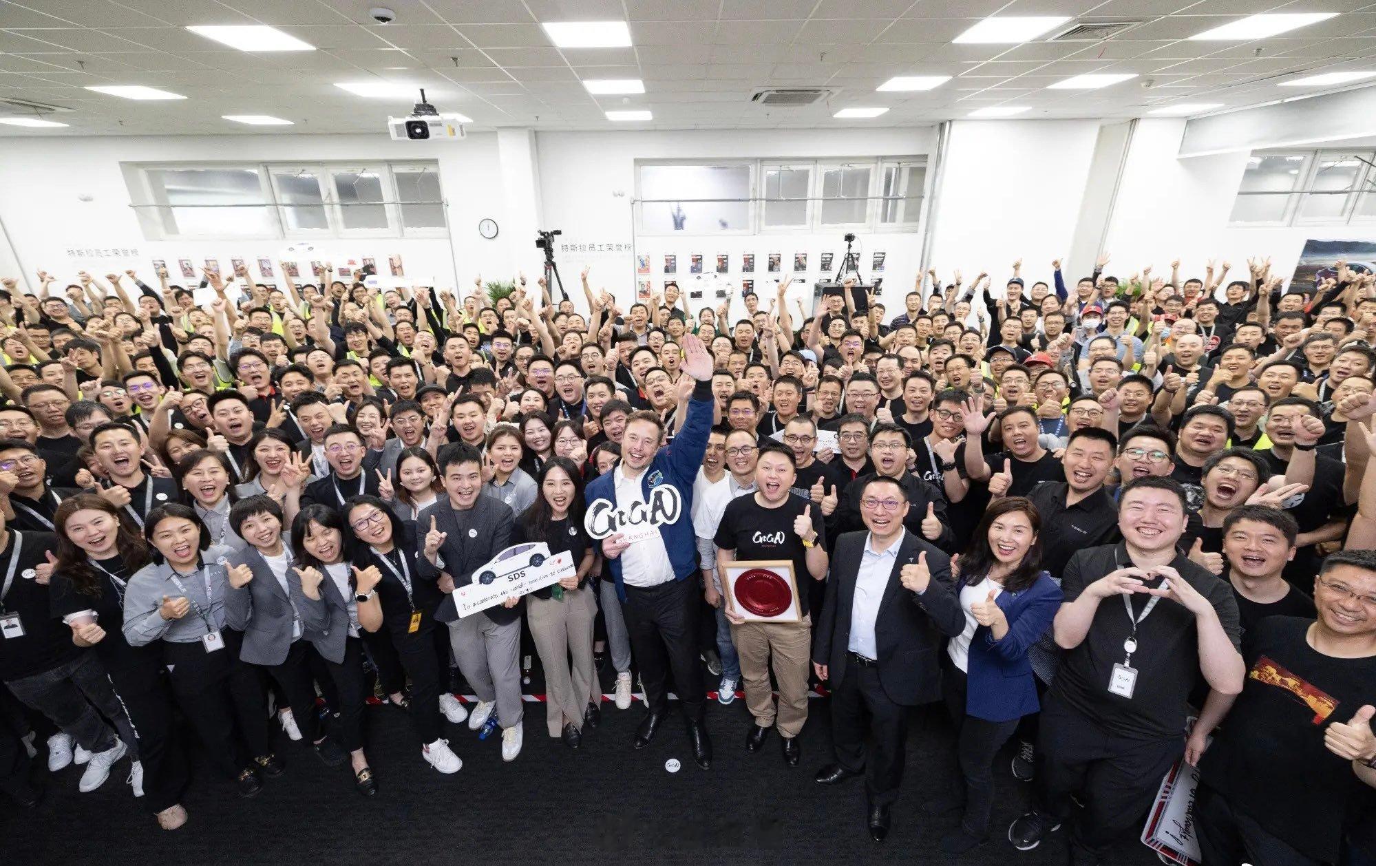 从30号开始，到6月1号，马斯克陆续见到了外交、工信、商务三个部委的最高领导，接