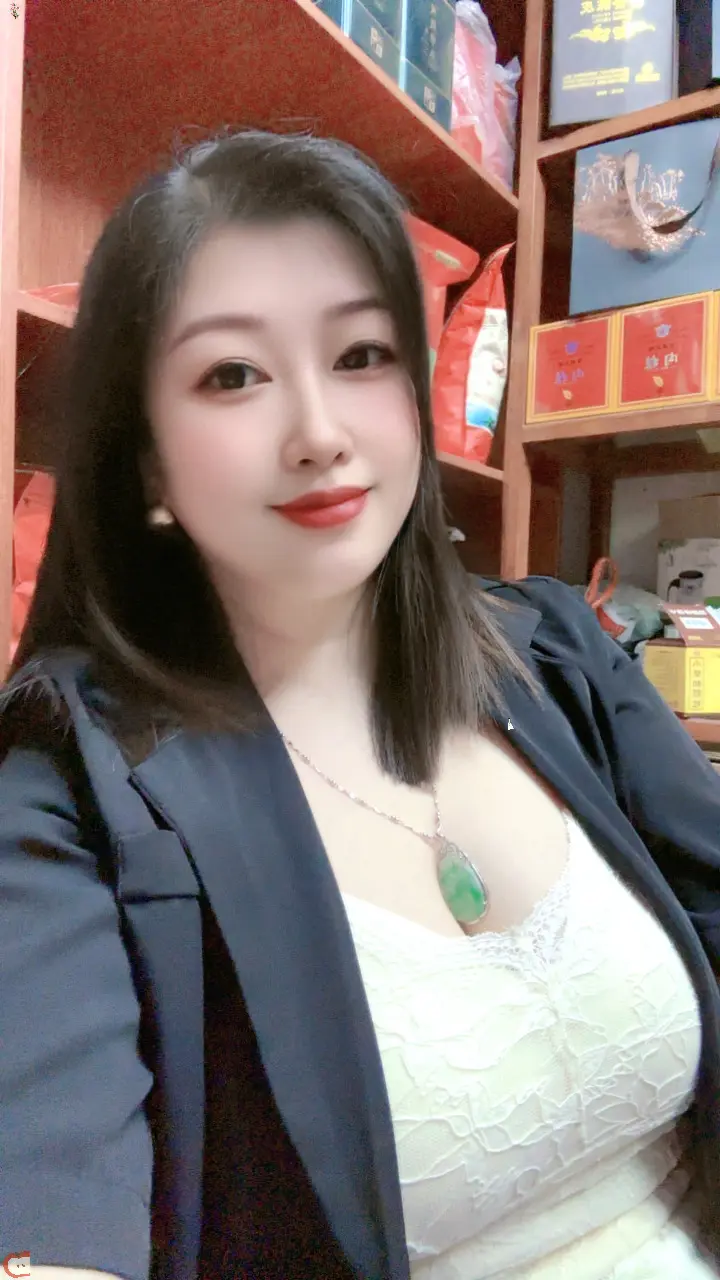 爱的底色是尊重，人的底色是有情有义。 反之，远离。