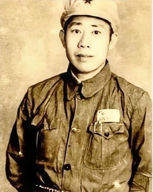 1950年朝鲜战场，一位副政委率领三百名战士突袭志愿军军火库，副司令员洪学智闻讯