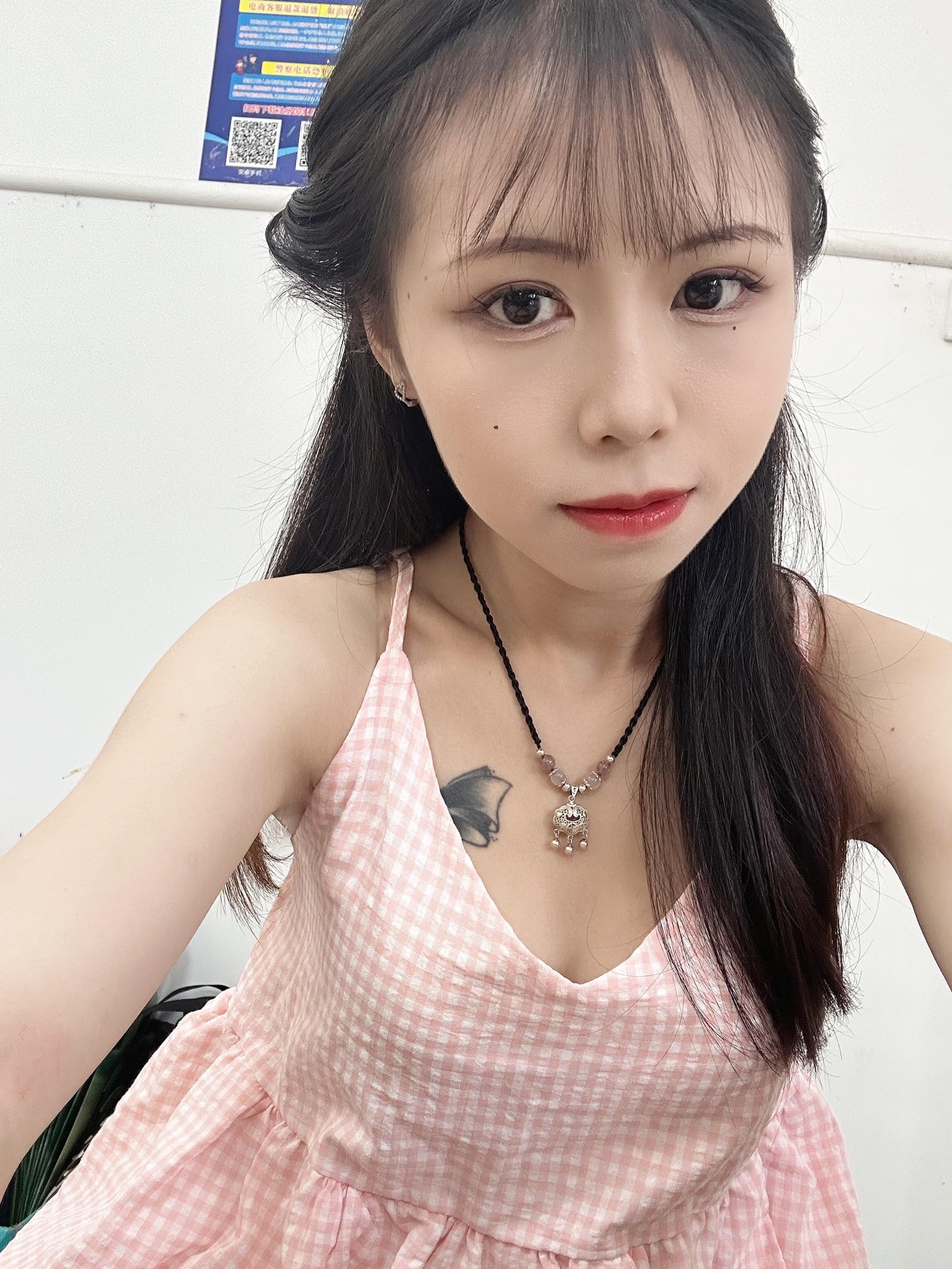 我不会去懂你的苦衷 也不想理解你的难处 山高路远 我也不会做被你抛弃的第一件行李