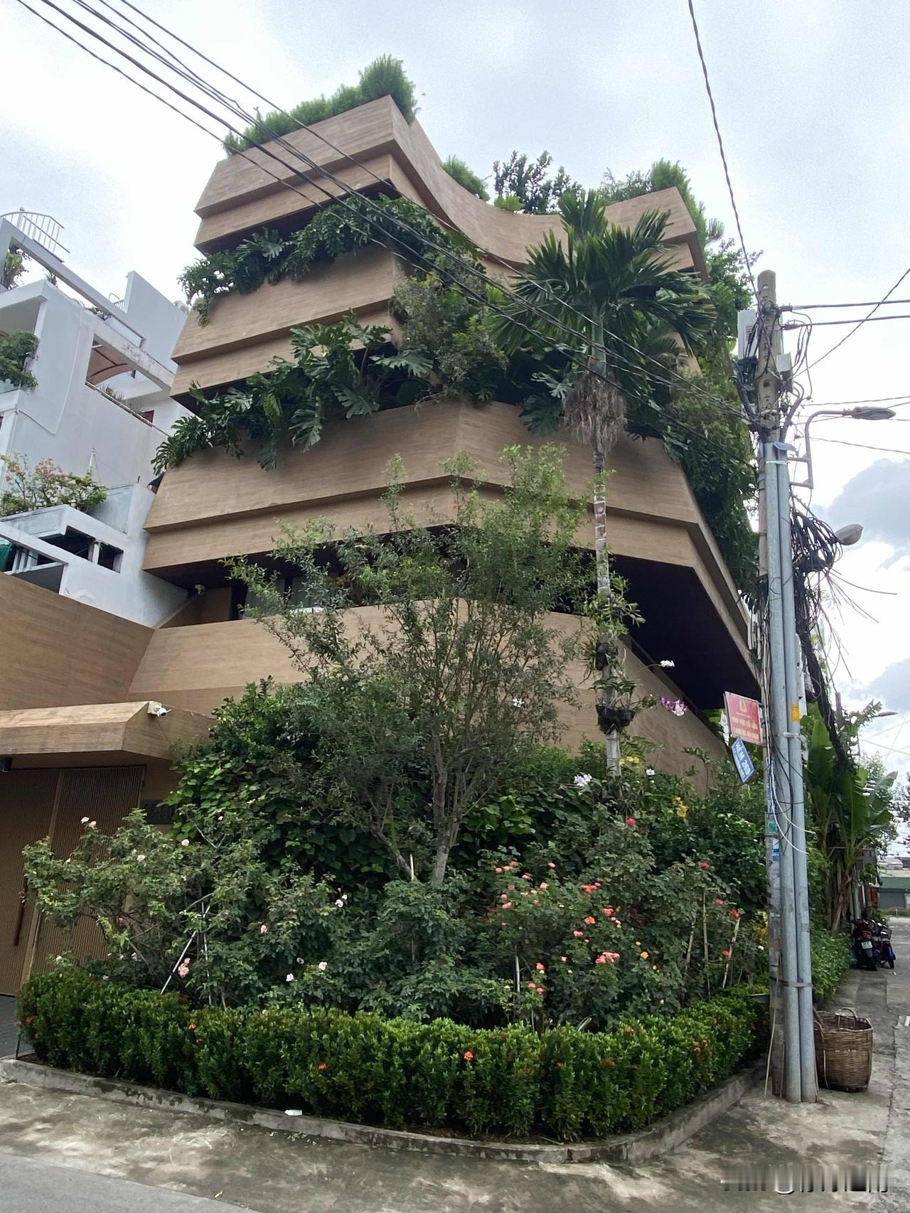 胡志明市，不愧“东方小巴黎”的名号，去那拍照打卡超绝！
这里曾叫西贡，至今很多人