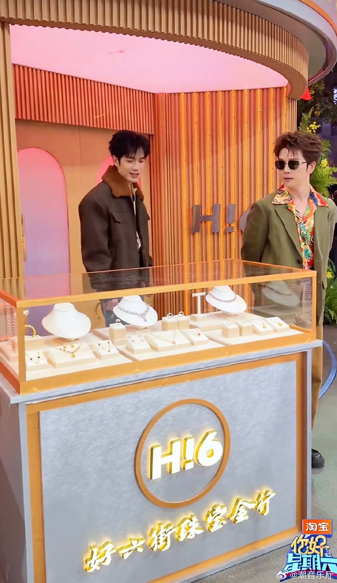 张颜齐人在心虚的时候总会装忙 张颜齐上演大型心虚现场，被戳穿后立刻装忙，主打一个