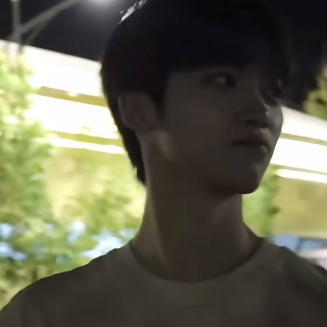 其实特别好奇郑朋为什么会有那么多妈粉，朋圈散粉几乎全员妈粉。朋友说 有很多人是被