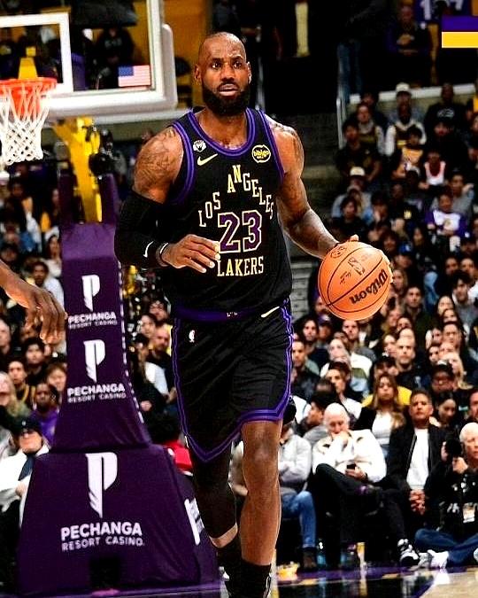 42岁詹姆斯末节11分，评论区炸了：这老头真能打！
 

同期榜单，马刺文班亚马