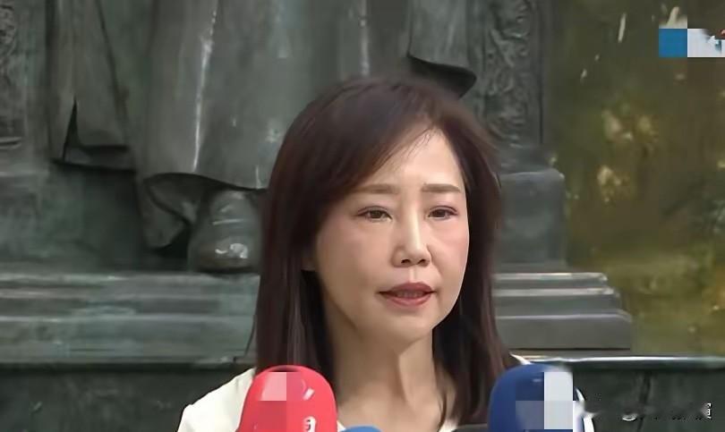 今天上午，尹乃菁表示，因个人健康因素，在5月12日的时候，已经向郑丽文请辞国民党