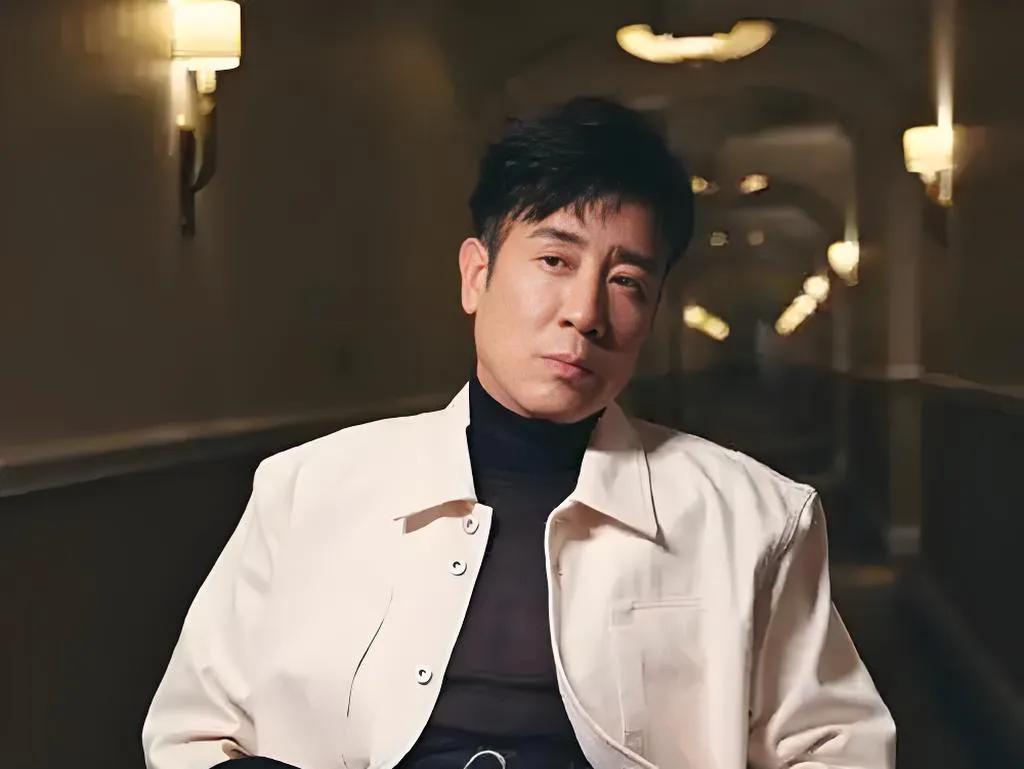 于和伟拍《我是刑警》时，腰部扭伤导致腰椎第四节移位，为了不影响拍摄进度，他拒绝治