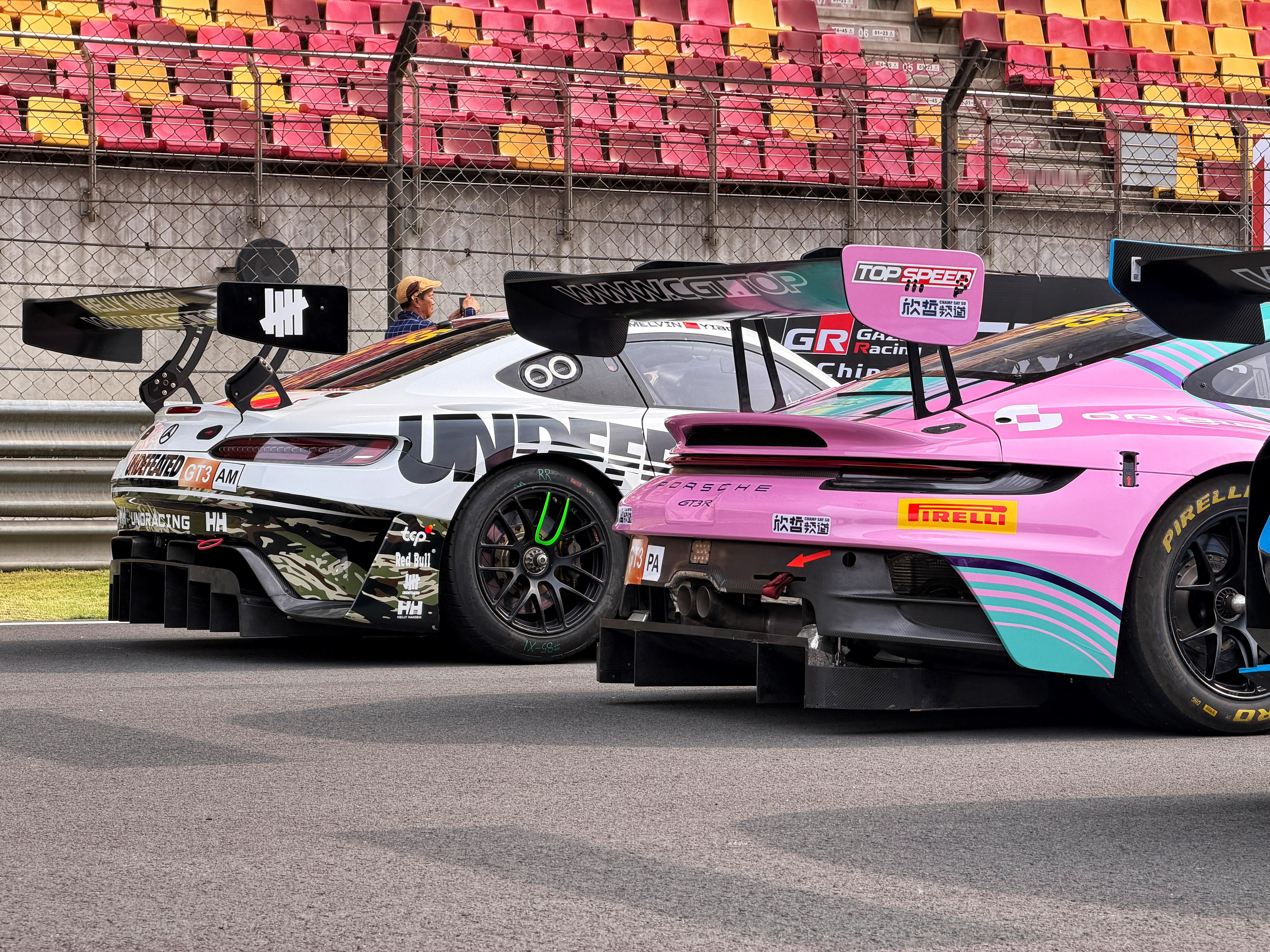 AMG vs Porsche. 谁的车尾更带劲欣哲频道