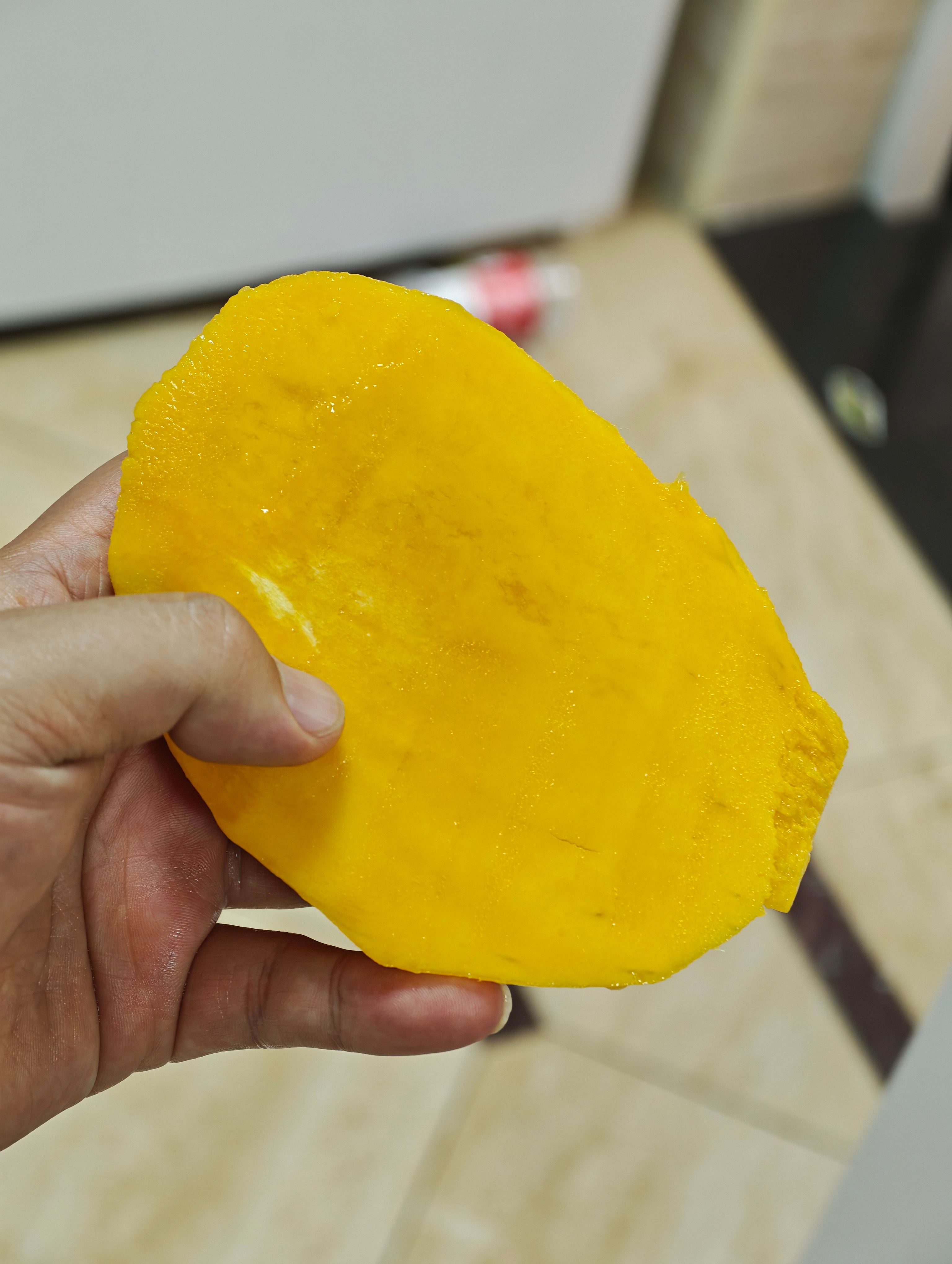 这个季节的攀枝花凯特芒果精你们吃过吗？为啥要说芒果精呢，因为这是去年的第二期果我