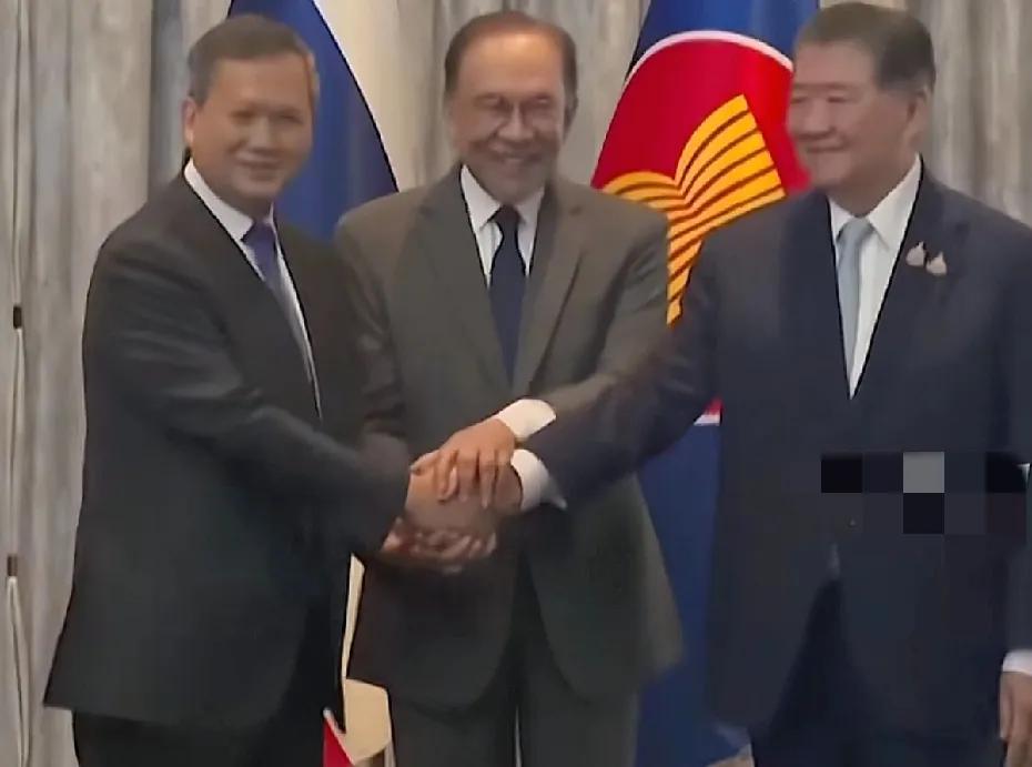 泰国和柬埔寨在马来西亚的调解下，握手言和，虽然双方都极不愿意，但是也不想扩大战争