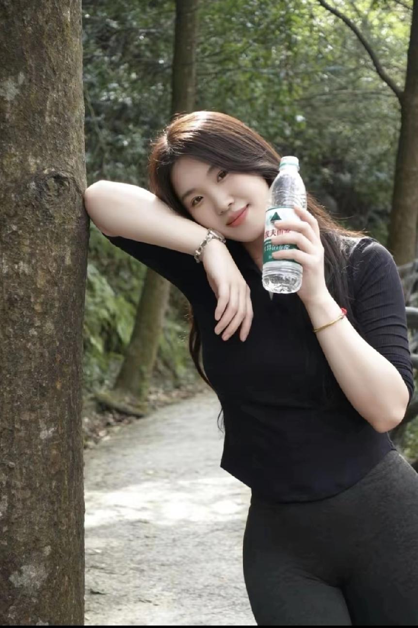 成年人的世界,有哪些现实的道理?正如一首歌词写的那样:
香烟爱上火柴，就注定被伤