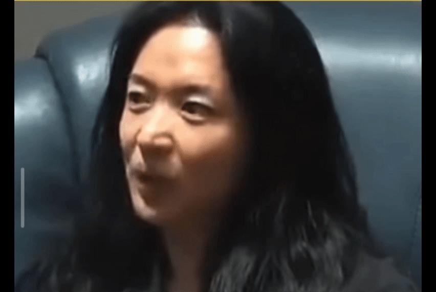 现在回头看金星当年的那段采访，你会觉得有些细思极恐的细节。金星，这位活出自己风格