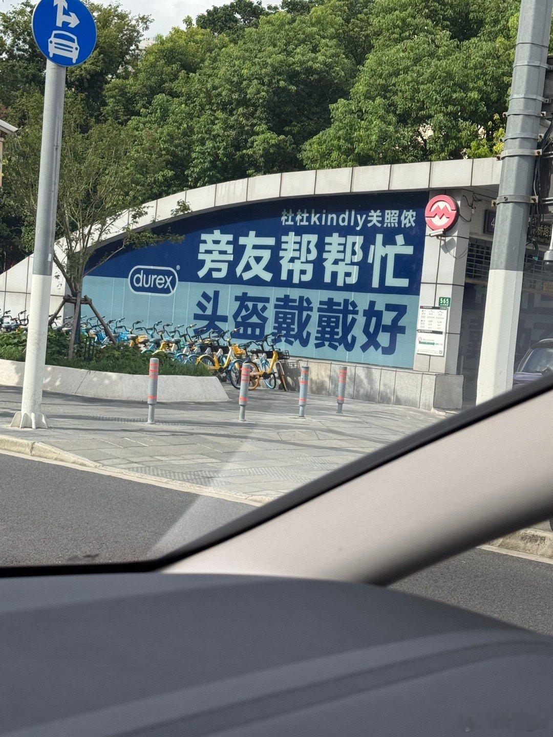 今天在上海马路上遇到的车，最后一张是我自己的MEGA  ​​​