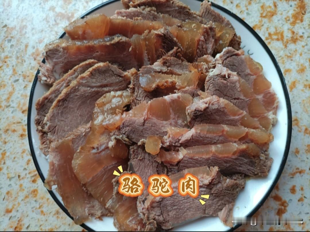1: 骆驼肉
 
肉质紧实不柴，脂香醇厚越嚼越鲜
​
细嫩无膻味，原生态鲜醇，清
