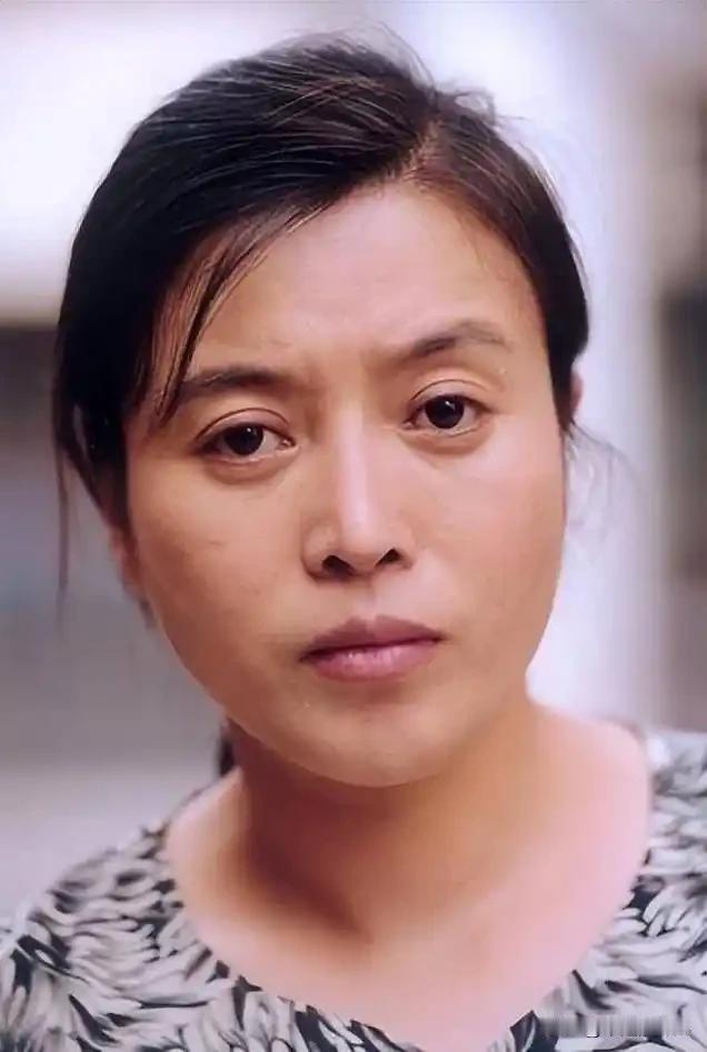 丁嘉丽和孙红雷
的故事
我感觉我接受不了，
有人说丁嘉丽年轻时漂亮，端庄。
但是